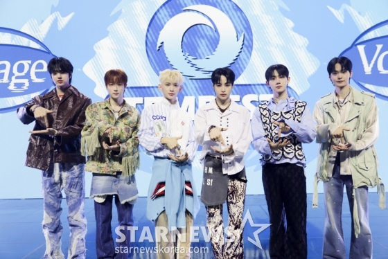 그룹 템페스트가 11일 오 서울 광진구 예스24라이브홀에서 진행된 다섯 번째 미니앨범 'TEMPEST Voyage'(템페스트 보야지) 발매 기념 쇼케이스에 참석해 포즈를 취하고 있다. / 사진제공 = 위에화엔터테인먼트