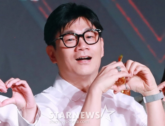 정종연 PD가 18일 오전 서울 마포구 호텔 나루 서울에서 진행된 넷플릭스 예능 '미스터리 수사단' 제작발표회에 참석해 포즈를 취하고 있다. /2024.06.18 /사진=이동훈