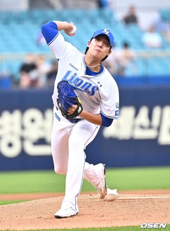 삼성 원태인이 19일 대구 SSG전에서 역투하고 있다.