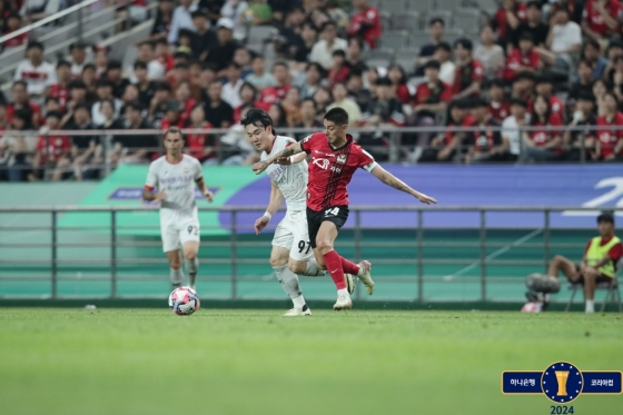 이유현(왼쪽)과 윌리안. /사진=대한축구협회 제공