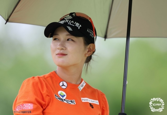 박현경이 23일 KLPGA 투어 BC카드·한경레이디스컵 최종 라운드에서 미소를 짓고 있다. /사진=KLPGT 제공