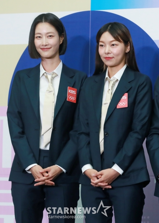 모델 이현이, 송해나가 26일 오전 서울 여의도 KBS에서 진행된 '2024 파리하계올림픽 KBS 방송단' 발대식에 참석해 포즈를 취하고 있다. /2024.06.26 /사진=이동훈