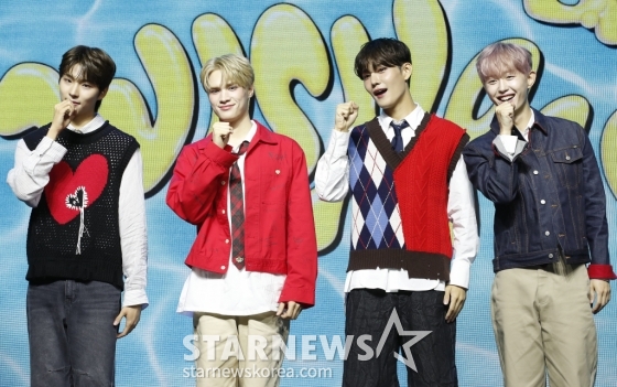 (서울=뉴스1) 권현진 기자 = 그룹 비디유 민서(왼쪽부터)와 제이창, 승훈, 빛새온이 26일 서울 서대문구 아트레온에서 가진 데뷔 미니 앨범 '위시풀(Wishpool)' 쇼케이스에서 포즈를 취하고 있다. 2024.6.26/뉴스1 Copyright (C) 뉴스1. All rights reserved. 무단 전재 및 재배포, AI학습 이용 금지. /사진=(서울=뉴스1) 권현진 기자