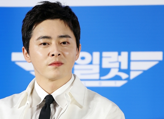(서울=뉴스1) 김진환 기자 = 배우 조정석이 26일 오전 서울 광진구 롯데시네마 건대입구에서 열린 영화 ‘파일럿’ 제작보고회에 참석해 생각에 잠겨 있다. 영화 ‘파일럿’은 스타 파일럿에서 하루아침에 실직자가 된 한정우(조정석 분)가 파격 변신 이후 재취업에 성공하며 벌어지는 코미디물로 오는 7월 31일 개봉 예정이다. 2024.6.26/뉴스1 Copyright (C) 뉴스1. All rights reserved. 무단 전재 및 재배포, AI학습 이용 금지. /사진=(서울=뉴스1) 김진환 기자