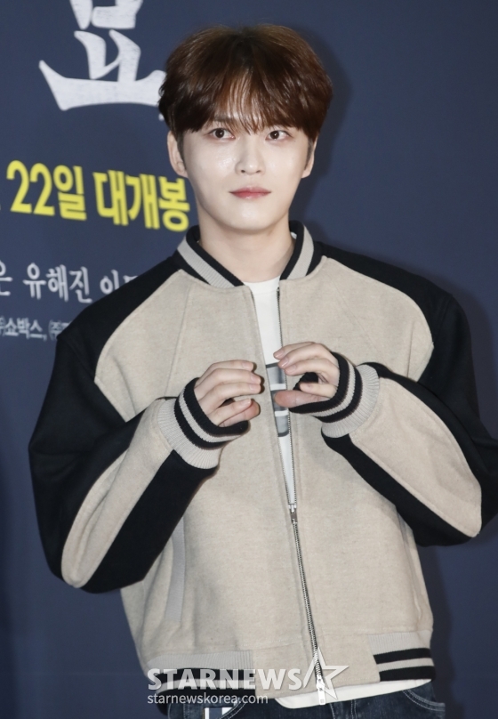 (서울=뉴스1) 권현진 기자 = 가수 김재중이 20일 서울 송파구 롯데시네마 월드타워점에서 열린 영화 '파묘‘(감독 장재현) VIP시사회에서 포즈를 취하고 있다. '파묘'는 거액의 돈을 받고 수상한 묘를 이장한 풍수사와 장의사, 무속인들에게 벌어지는 기이한 사건을 담은 오컬트 미스터리 영화다. 2024.2.20/뉴스1 Copyright (C) 뉴스1. All rights reserved. 무단 전재 및 재배포, AI학습 이용 금지. /사진=(서울=뉴스1) 권현진 기자