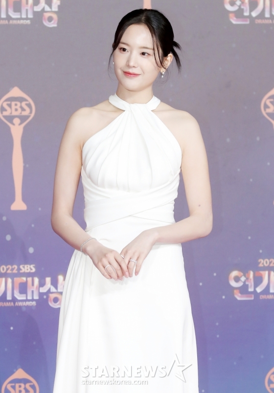 배우 장규리가 31일 오후 서울 마포구 상암동 SBS 프리즘타워에서 진행된 '2022 SBS 연기대상' 레드카펫에 참석해 포즈를 취하고 있다. 2022.12.31