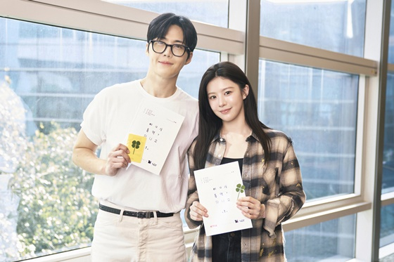 왼쪽부터 김선호, 고윤정 /사진=넷플릭스