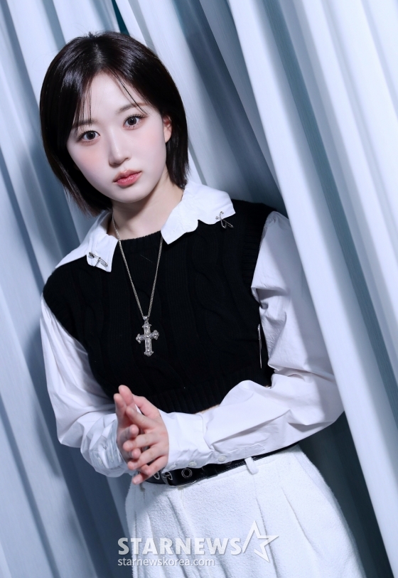 걸그룹 엔믹스(NMIXX) 해원이 서울 종로구 스타뉴스 사옥에서 진행된 '2023 아시아 아티스트 어워즈 인 필리핀'(2023 Asia Artist Awards IN THE PHILIPPINES, 이하 2023 AAA) 수상 인터뷰에 앞서 포즈를 취하고 있다. 엔믹스는 '2023 AAA'에서 AAA 베스트 초이스와 아이콘상을 수상했다. 엔믹스는 지난 2022년 2월 싱글 1집 앨범 '애드 마레'(AD MARE) 타이틀곡 '오오'(O.O)로 데뷔해 &# /사진=김창현