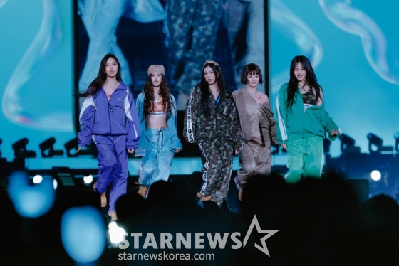 [도쿄=뉴시스] 신드롬 걸그룹 '뉴진스(NewJeans)' 멤버 혜인이 26~27일 일본 도쿄돔에서 팬미팅 '버니즈 캠프 2024 도쿄돔(Bunnies Camp 2024 Tokyo Dome)'를 펼치고 있다. (사진 = 어도어 제공) 2024.06.27. photo@newsis.com  *재판매 및 DB 금지 /사진=이재훈