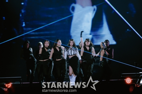 [도쿄=뉴시스] 김금보 기자 = 신드롬 걸그룹 '뉴진스(NewJeans)' 가 26~27일 일본 도쿄돔에서 팬미팅 '버니즈 캠프 2024 도쿄돔(Bunnies Camp 2024 Tokyo Dome)'를 펼치고 있다. (사진 = 어도어 제공) 2024.06.27. photo@newsis.com *재판매 및 DB 금지 /사진=