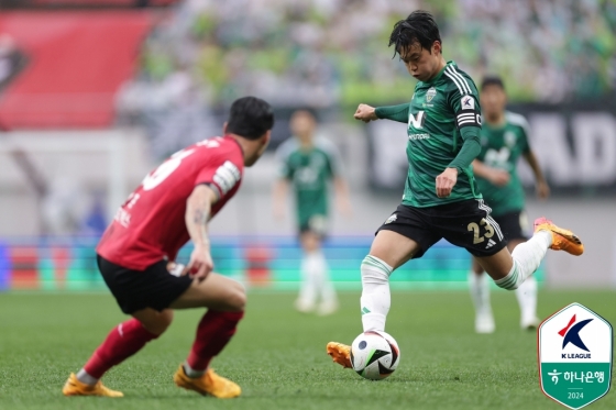 김진수(오른쪽). /사진=한국프로축구연맹 제공