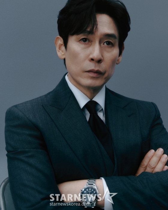 넷플릭스 오리지널 시리즈 '돌풍'의 주연배우 설경구가 3일 오전 진행된 라운드 인터뷰를 위해 포즈를 취하고 있다. /사진제공=넷플릭스 2024.07.03 /사진=이동훈
