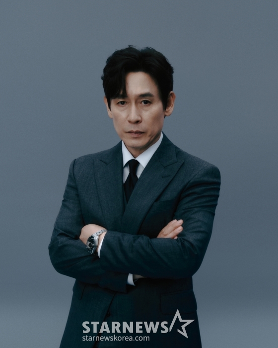 넷플릭스 오리지널 시리즈 '돌풍'의 주연배우 설경구가 3일 오전 진행된 라운드 인터뷰를 위해 포즈를 취하고 있다. /사진제공=넷플릭스 2024.07.03 /사진=이동훈