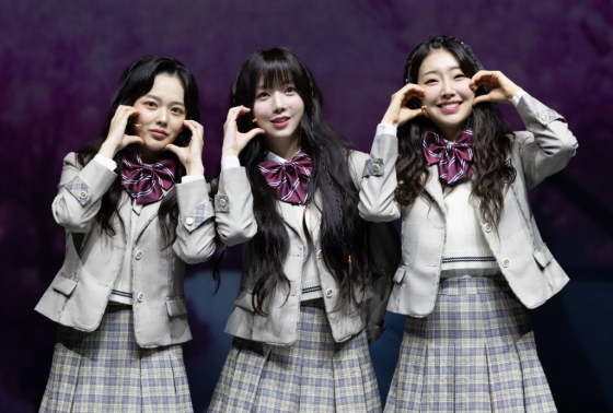 (서울=뉴스1) 이재명 기자 = 배우 정지소, 케이, 이봄소리가 4일 오후 서울 서초구 예술의전당 CJ토월극장에서 열린 뮤지컬 '4월은 너의 거짓말' 프레스콜에서 포즈를 취하고 있다. '4월은 너의 거짓말'은 일본 만화가 아라카와 나오시의 작품으로, 일본 최대 출판사 고단샤의 '월간 소년 매거진'에서 지난 2011년부터 2015년까지 연재된 만화를 원작으로 한다. 2024.7.4/뉴스1 Copyright (C) 뉴스1. All rights reserved. 무단 전재 및 재배포, AI학습 이용 금지. /사진=(서울=뉴스1) 이재명 기자