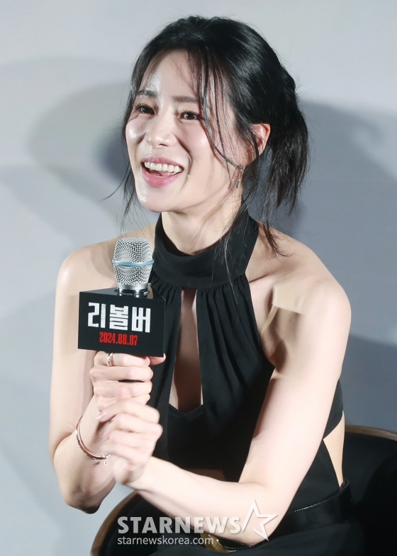 배우 임지연이 9일 오전 서울 메가박스 코엑스에서 진행된 영화 '리볼버'(감독 오승욱) 제작발표회에 참석해 질문에 답하고 있다. 모든 죄를 뒤집어쓰고 교도소에 들어갔던 전직 경찰 수영이 출소 후 오직 하나의 목적을 향해 직진하는 이야기 '리볼버'는 8월 7일 개봉한다. /2024.07.09 /사진=이동훈