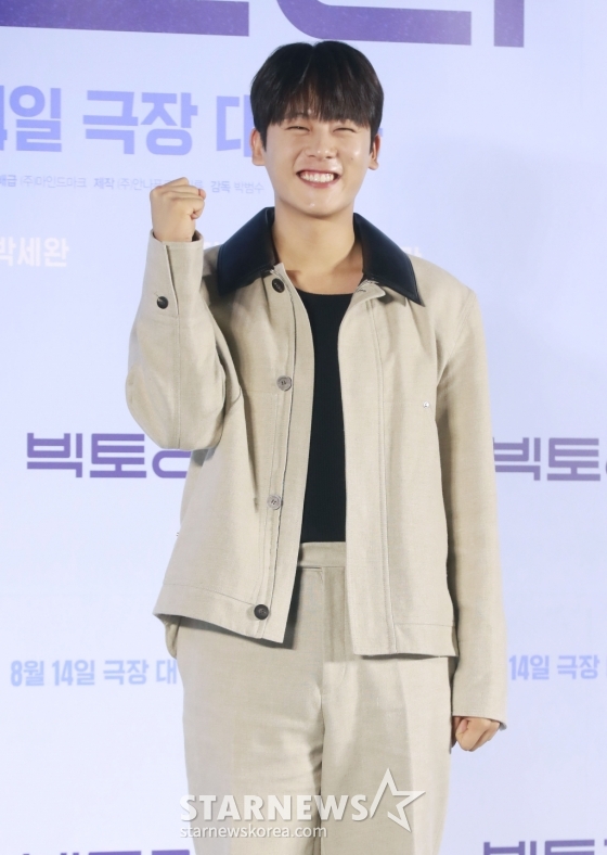 배우 이정하가 10일 오전 서울 광진구 롯데시네마 건대입구점에서 진행된 영화 '빅토리'(감독 박범수) 제작발표회에 참석해 포즈를 취하고 있다.  오직 열정만큼은 충만한 생판 초짜 치어리딩 동아리 '밀레니엄 걸즈'가 신나는 댄스와 가요로 모두를 응원하는 이야기를 그린 영화 '빅토리'는 8월 14일 개봉한다. /2024.07.10 /사진=이동훈