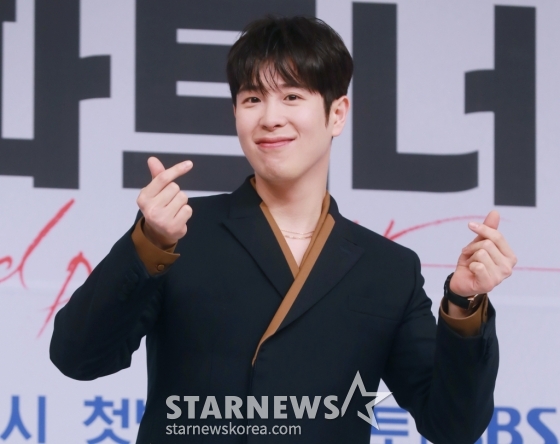 배우 표지훈이 10일 오후 서울 목동 SBS 사옥에서 진행된 금토드라마 '굿파트너' 제작발표회에 참석해 포즈를 취하고 있다. 이혼이 ‘천직’인 스타변호사 차은경과 이혼은 ‘처음’인 신입변호사 한유리의 차갑고 뜨거운 휴먼 법정 오피스 드라마 '굿파트너'는 오는 12일 첫 방송된다. /2024.07.10 /사진=이동훈