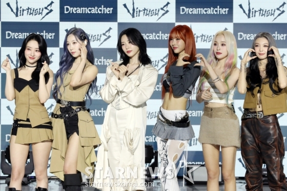 그룹 드림캐쳐(DREAMCATCHER) 지유, 수아, 유현, 다미, 한동, 가현이 10일 오후 서울 강남구 일지아트홀에서 열 번째 미니앨범 '버추어스(VirtuouS)' 발매 기념 쇼케이스를 열고 포즈를 취하고 있다. 2024.07.10 /사진=임성균