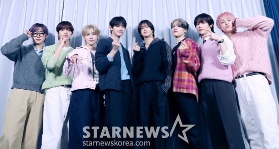 그룹 앤팀(&TEAM)이 서울 종로구 스타뉴스 사옥에서 진행된 '2023 아시아 아티스트 어워즈 인 필리핀'(2023 Asia Artist Awards IN THE PHILIPPINES, 이하 2023 AAA) 수상 인터뷰에 앞서 포즈를 취하고 있다. 앤팀은 '2023 AAA'에서 AAA 베스트 초이스상 가수 부문과 이모티브상을 수상했다. 앤팀은 지난 2022년 12월 EP 1집 앨범 '퍼스트 하울링 : 미'(First Howling : ME) 타이틀곡 '언더 /사진=김창현