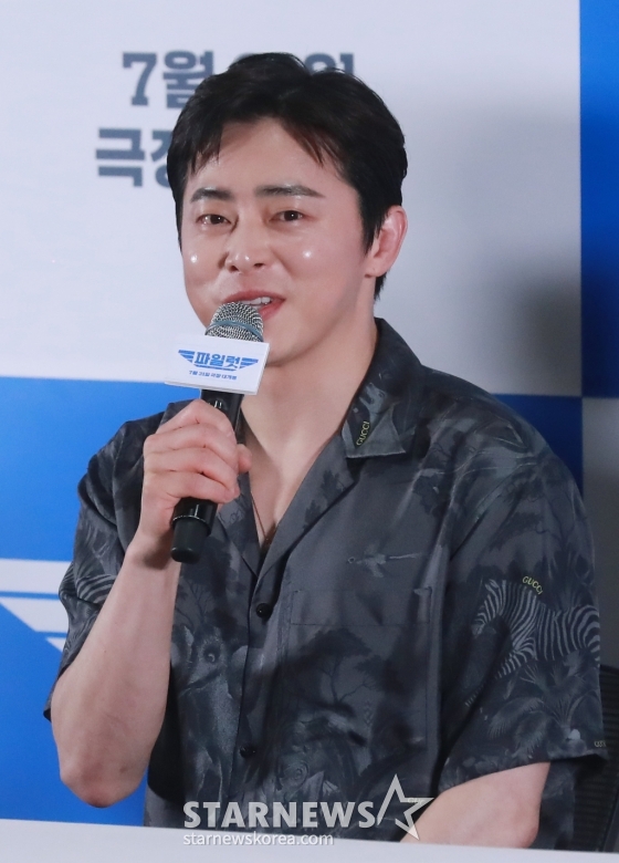 배우 조정석이 16일 오후 서울 롯데시네마 월드타워점에서 진행된 영화 '파일럿' 언론시사회 및 기자간담회에 참석해 질문에 답하고 있다. 스타 파일럿에서 하루아침에 실직자가 된 한정우(조정석 분)가 파격 변신 이후 재취업에 성공하며 벌어지는 코미디 영화 '파일럿'은 오는 31일 개봉한다. /2024.07.16 /사진=이동훈