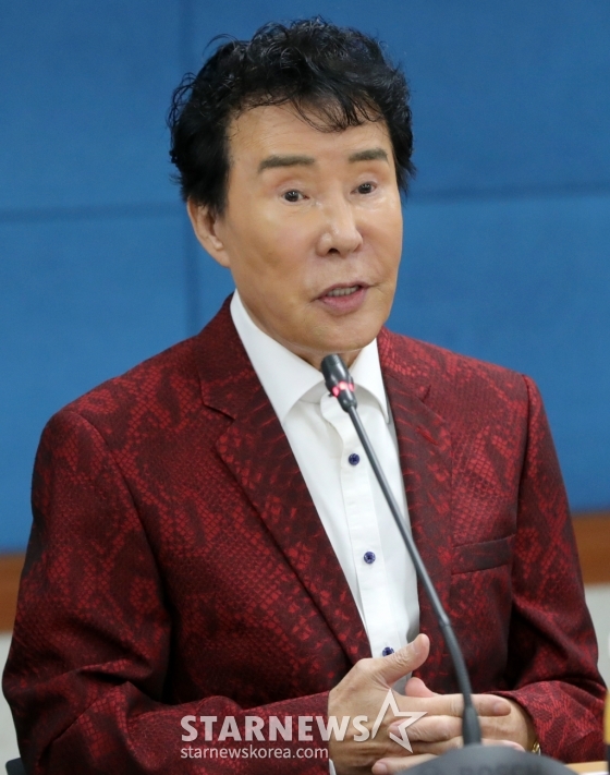(진안=뉴스1) 유경석 기자 = 가수 송대관이 8일 전북 진안군 진안군청에서 열린 제7회 진안고원트로트페스티벌 기자간담회에서 인사말을 하고 있다. 2023.9.8/뉴스1 Copyright (C) 뉴스1. All rights reserved. 무단 전재 및 재배포 금지. /사진=(진안=뉴스1) 유경석 기자