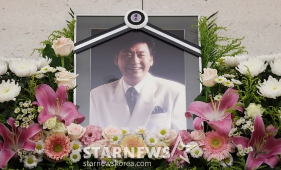 (서울=뉴스1) 사진공동취재단 = 17일 서울 송파구 서울아산병원 장례식장에 가수 고(故) 현철(본명 강상수)의 빈소가 마련돼 있다. 발인은 오는 19일 오전 8시 20분이며, 장지는 분당추모공원 휴다. 2024.7.17/뉴스1 Copyright (C) 뉴스1. All rights reserved. 무단 전재 및 재배포, AI학습 이용 금지. /사진=(서울=뉴스1) 사진공동취재단