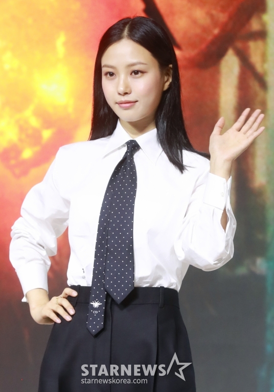 배우 고민시가 17일 오전 서울 JW 메리어트 동대문 스퀘어에서 진행된 넷플릭스 오리지널 시리즈 '스위트홈' 시즌3 제작발표회에 참석해 포즈를 취하고 있다. 괴물화의 끝이자 신인류의 시작을 비로소 맞이하게 된 세상, 괴물과 인간의 모호한 경계 사이에서 선택의 기로에 놓인 이들의 더 처절하고 절박해진 사투를 그린 넷플릭스 시리즈 '스위트홈' 시즌3은 오는 19일 공개된다. /2024.07.17 /사진=이동훈