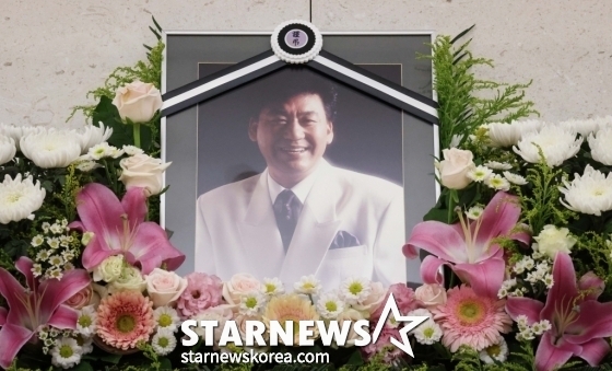 (서울=뉴스1) 사진공동취재단 = 17일 서울 송파구 서울아산병원 장례식장에 가수 고(故) 현철(본명 강상수)의 빈소가 마련돼 있다. 발인은 오는 19일 오전 8시 20분이며, 장지는 분당추모공원 휴다. 2024.7.17/뉴스1 Copyright (C) 뉴스1. All rights reserved. 무단 전재 및 재배포, AI학습 이용 금지. /사진=(서울=뉴스1) 사진공동취재단