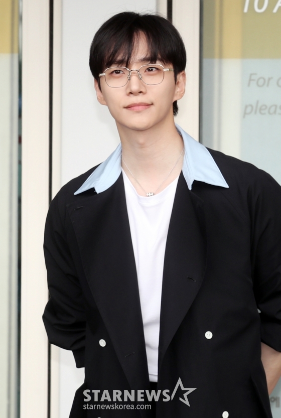 가수 겸 배우 이준호가 2024 워치스 앤 원더스 제네바(Watches&Wonders Geneva) 행사에 피아제 앰버서더로서 참석하기 위해 10일 오전 인천국제공항을 통해 출국하고 있다. 2024.04.10 /사진=임성균