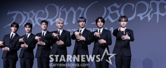 그룹 NCT DREAM(엔시티 드림)이 25일 오후 서울 광진구 그랜드 워커힐 서울에서 진행된 새 앨범 'DREAM( )SCAPE'(드림 이스케이프) 발매 기념 기자간담회에 참석해 포즈를 취하고 있다. NCT DREAM의 이번 앨범 타이틀 곡 'Smoothie'는 808 베이스 라인과 스네어 리듬, 반복되는 챈팅이 만들어내는 그루비함이 인상적인 힙합 댄스 곡으로, 세상의 차가운 시선과 스스로에 대한 부정적인 감정을 모두 'Smoothie'처럼 갈아 마셔버리겠다는 자신감 넘 /사진=김창현