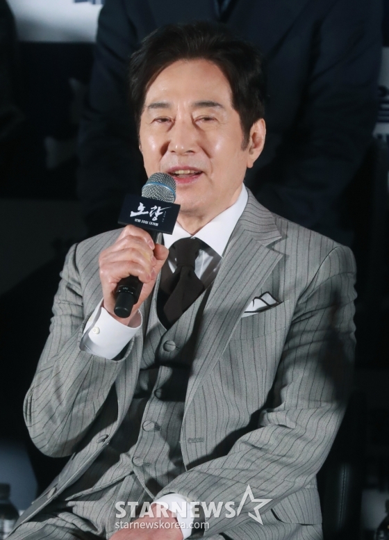 배우 백윤식이 12일 오후 서울 롯데시네마 월드타워점에서 진행된 영화 '노량: 죽음의 바다'(감독 김한민) 언론시사회 및 기자간담회에 참석해 질문에 답하고 있다. /2023.12.12 /사진=이동훈