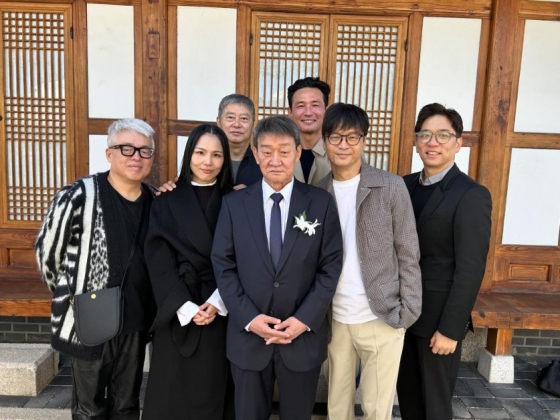 배우 황정민, 가수 알리, 박학기, 이적 등이 생전 고인과 함께 사진을 촬영했다. /사진=인스타그램