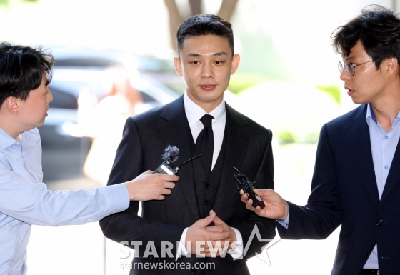 [서울=뉴시스] 추상철 기자 = 상습 마약 투약 혐의로 기소된 배우 유아인이 14일 오후 서울 서초구 서울중앙지방법원에서 열린 5차 공판에 출석하고 있다. 2024.05.14. scchoo@newsis.com /사진=추상철