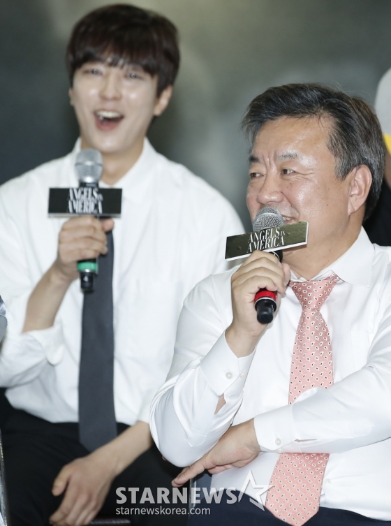 (서울=뉴스1) 권현진 기자 = 배우 이효정이 24일 서울 강북구 미아운정그린캠퍼스에서 열린 연극 ‘엔젤스 인 아메리카’ 연습실 현장 공개에서 아들 이유진과의 연기 호흡에 대해 이야기를 하고 있다. ‘엔젤스 인 아메리카’는 1991년 초연한 토니 커쉬너의 작품으로 1980년대 미국을 배경으로 종교, 인종, 성향, 정치 등 각종 사회 문제와 다양성을 다룬 작품이다. 2024.7.24/뉴스1 Copyright (C) 뉴스1. All rights reserved. 무단 전재 및 재배포, AI학습 이용 금지. /사진=(서울=뉴스1) 권현진 기자