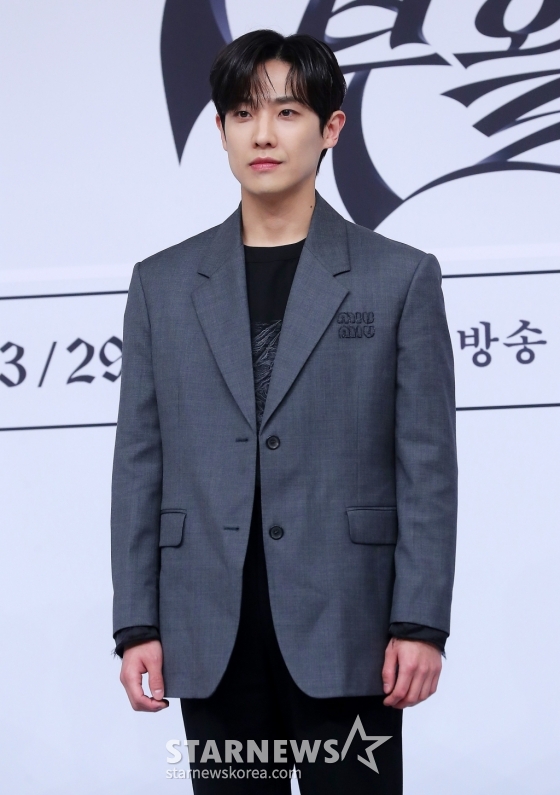 배우 이준이 27일 오후 서울 양천구 목동 SBS 사옥에서 진행된 금토드라마 '7인의 부활' 제작발표회에 참석해 포즈를 취하고 있다.  '7인의 부활'은 지난해 11월 종영한 '7인의 탈출'이 리셋된 복수의 판, 다시 태어난 7인의 처절하고도 강렬한 공조를 그린 작품이다. 오는 29일 첫 방송. 2024.03.27 /사진=김창현