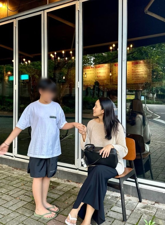 박지윤과 그의 아들/사진=박지윤