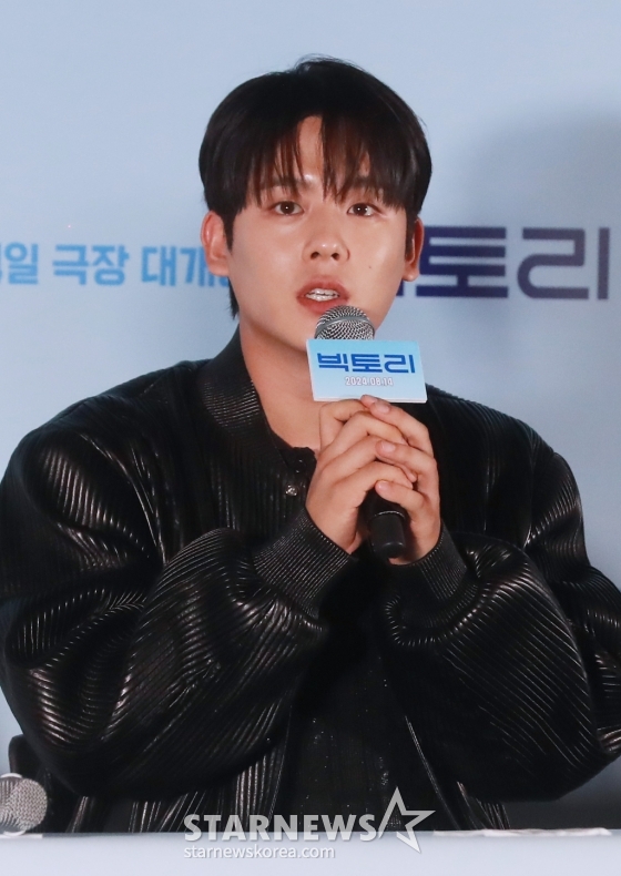 배우 이정하가 5일 오후 서울 CGV용산아이파크몰에서 진행된 영화 '빅토리'(감독 박범수) 언론시사회 및 기자간담회에 참석해 질문에 답하고 있다. 오직 열정만큼은 충만한 생판 초짜 치어리딩 동아리 '밀레니엄 걸즈'가 신나는 댄스와 가요로 모두를 응원하는 이야기를 그린 영화 '빅토리'는 오는 14일 개봉한다. /2024.08.05 /사진=이동훈