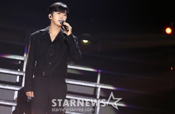 가수 임영웅이 지난 14일 필리핀 아레나에서 열린 '2023 아시아 아티스트 어워즈 인 필리핀'(2023 Asia Artist Awards IN THE PHILIPPINES, 이하 '2023 AAA')에서 멋진 무대를 선보이고 있다. 임영웅은 '2023 AAA'에서 AAA 대상 올해의 팬덤을 비롯해 인기상, 핫트렌드, 베스트 초이스, 페뷸러스 등 5관왕의 영광을 안았다. '2023 AAA'는 스타뉴스가 주최하고 Asia Artist Awards 조직 /사진=김창현