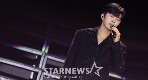 가수 임영웅이 지난 14일 필리핀 아레나에서 열린 '2023 아시아 아티스트 어워즈 인 필리핀'(2023 Asia Artist Awards IN THE PHILIPPINES, 이하 '2023 AAA')에서 멋진 무대를 선보이고 있다. 임영웅은 '2023 AAA'에서 AAA 대상 올해의 팬덤을 비롯해 인기상, 핫트렌드, 베스트 초이스, 페뷸러스 등 5관왕의 영광을 안았다. '2023 AAA'는 스타뉴스가 주최하고 Asia Artist Awards 조직 /사진=김창현