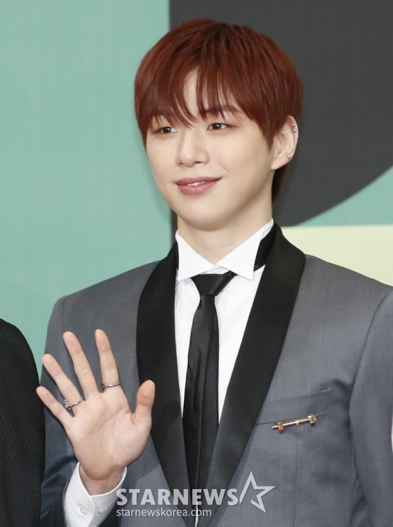 (서울=뉴스1) 권현진 기자 = 가수 강다니엘이?23일 오후 서울시 영등포구 여의도 KBS 신관 웨딩홀에서 열린?'2023 KBS 연예대상' 레드카펫 행사에서 포즈를 취하고 있다. 2023.12.23/뉴스1? Copyright (C) 뉴스1. All rights reserved. 무단 전재 및 재배포, AI학습 이용 금지. /사진=(서울=뉴스1) 권현진 기자