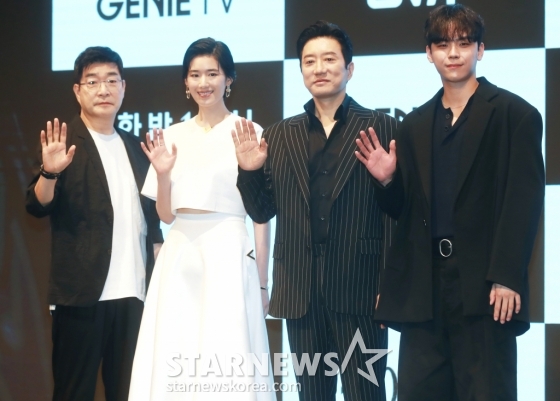 배우 손현주, 정은채, 김명민, 김도훈이 12일 오후 서울 구로구 더 세인트에서 진행된 지니TV 드라마 '유어 아너' 제작발표회에 참석해 포즈를 취하고 있다. 자식을 위해 괴물이 되기로 한 두 아버지의 부성 본능 대치극 '유어 아너'는 오늘(12일) 첫 방송된다. /2024.08.12 /사진=이동훈
