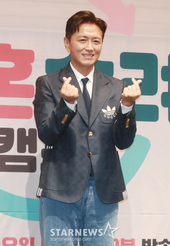 배우 진태현이 13일 오전 서울 라마다서울 신도림 호텔에서 진행된 JTBC 예능 '이혼숙려캠프' 제작발표회에 참석해 포즈를 취하고 있다. 인생을 새로고침하기 위한 부부들의 이야기 '이혼숙려캠프'는 오는 15일 첫 방송된다. /2024.08.13 /사진=이동훈