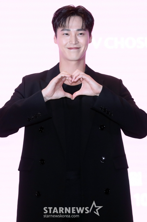 배우 이태환이 13일 오후 서울 여의도 한 호텔에서 진행된 TV CHOSUN 새 주말미니시리즈 'DNA 러버' 제작발표회에 참석해 포즈를 취하고 있다. TV CHOSUN 새 주말미니시리즈 'DNA 러버'(극본 정수미, 연출 성치욱, 제작 하이그라운드, 아이피박스미디어, 팬엔터테인먼트)는 수많은 연애를 실패한 유전자 연구원 한소진이 마침내 유전자를 통해 자신의 짝을 찾아가는 오감발동 로맨틱 코미디로 오는 17일(토) 오후 9시 10분 첫 방송 된다. 2024.08.13 /사진=임성균