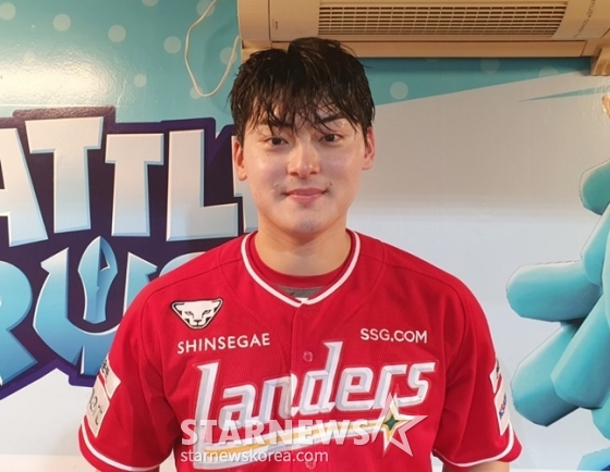 SSG 조병현이 13일 창원 NC전 종료 후 인터뷰를 하고 있다. /사진=양정웅 기자