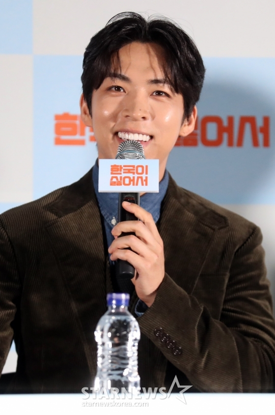 배우 주종혁이 21일 오후 서울 CGV용산에서 열린 영화 '한국이싫어서' 언론시사회에 참석해 인사말을 하고 있다. 영화 ‘한국이 싫어서’는 20대 후반의 주인공이 갑자기 자신의 행복을 찾아 직장과 가족, 남자친구를 뒤로하고 홀로 뉴질랜드로 떠나는 이야기로 오는 28일 개봉 예정이다. 2024.08.21 /사진=임성균