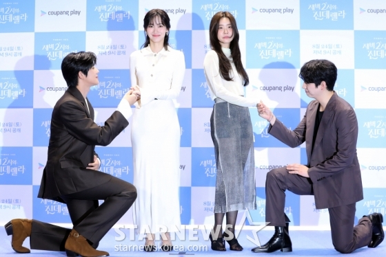 배우 문상민, 신현빈, 박소진, 윤박이 22일 오후 서울 여의도 콘래드호텔에서 열린 쿠팡플레이 시리즈 '새벽 2시의 신데렐라' 제작발표회에 참석해 포즈를 취하고 있다. '세벽 2시의 신데렐라' 는 나만 바라보는 완벽한 연하 재벌남 '주원'과 헤어지려는 극 현실주의 능력녀 '윤서'의 고군분투기를 그린 오피스 로맨틱 코미디로 오는 24일 첫 방송 예정이다. 2024.08.22 /사진=임성균