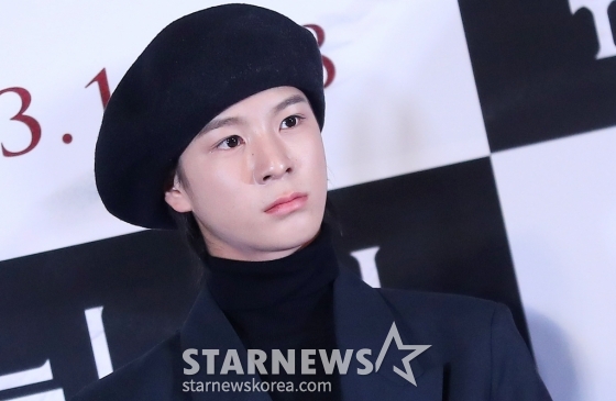 가수 겸 배우 정동원이 27일 오후 서울 용산구 아이파크몰 CGV에서 진행된 영화 '뉴 노멀' 언론시사회 및 기자간담회에 참석해 취재진을 바라보고 있다. '뉴 노멀'은 공포가 일상이 되어 버린 새로운 시대에 도착한 웰메이드 말세 스릴러다. 2023.10.27 /사진=김창현