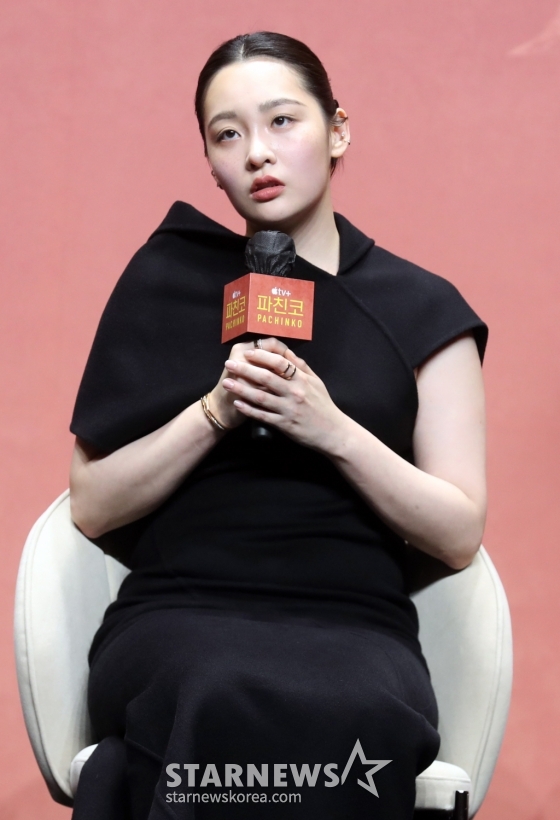 배우 김민하가 23일 오전 서울 강남구 그랜드인터컨티넨탈 파르나스 그랜드 볼룸에서 열린 애플오리지날 '파친코2' 제작발표회에 참석해 인사말을 하고 있다.  뉴욕타임스 베스트셀러에 선정된 동명의 소설을 원작으로 한 Apple Original 시리즈 ‘파친코’ - Pachinko. 고국을 떠나 억척스럽게 생존과 번영을 추구하는 한인 이민 가족 4대의 삶과 꿈을 그려낸 드라마로 23일 공개된다. 2024.08.23 /사진=임성균