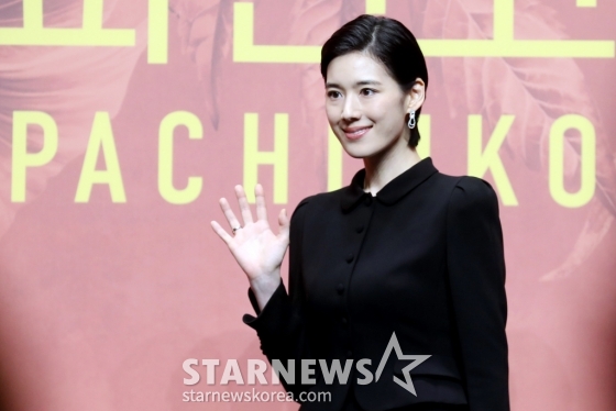 배우 정은채가 23일 오전 서울 강남구 그랜드인터컨티넨탈 파르나스 그랜드 볼룸에서 열린 애플오리지날 '파친코2' 제작발표회에 참석해 포즈를 취하고 있다. 뉴욕타임스 베스트셀러에 선정된 동명의 소설을 원작으로 한 Apple Original 시리즈 ‘파친코’ - Pachinko. 고국을 떠나 억척스럽게 생존과 번영을 추구하는 한인 이민 가족 4대의 삶과 꿈을 그려낸 드라마로 23일 공개된다. 2024.08.23 /사진=임성균