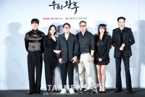 배우 김무열, 전종서, 정세교 감독, 이병학 작가, 배우 정유미, 이수혁이 27일 오후 서울 용산CGV에서 열린 TVING 오리지널 '우씨왕후' 제작발표회에 참석해 포즈를 취하고 있다. 드라마 '우씨왕후'는 갑작스러운 왕의 죽음으로 왕위를 노리는 왕자들과 권력을 잡으려는 다섯 부족의 표적이 된 왕후가 24시간 안에 새로운 왕을 세우기 위해 사투를 벌이는 추격 액션 사극으로 오는 29일 공개된다. 2024.08.27 /사진=임성균